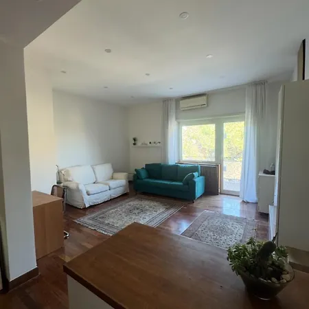 4m Apartment *